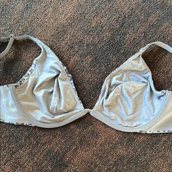 Victoria's Secret Black and Gray Demi-Cup Bra with Adjustable Straps - Picture 5 of 5